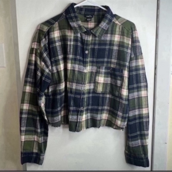Rue21 Tops - Rue 21 Green Cropped Flannel Button Up Tee